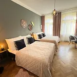 Cinematic Apartment With Pool Table & Cinema Room In The Heart Of Prague