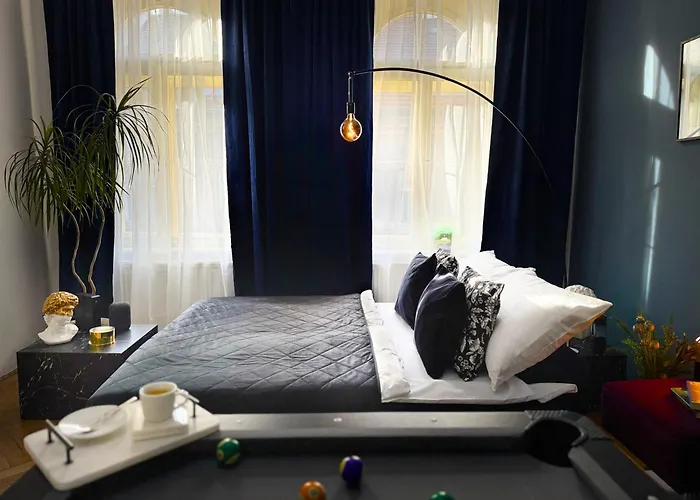 Cinematic Apartment With Pool Table & Cinema Room In The Heart Of Prague