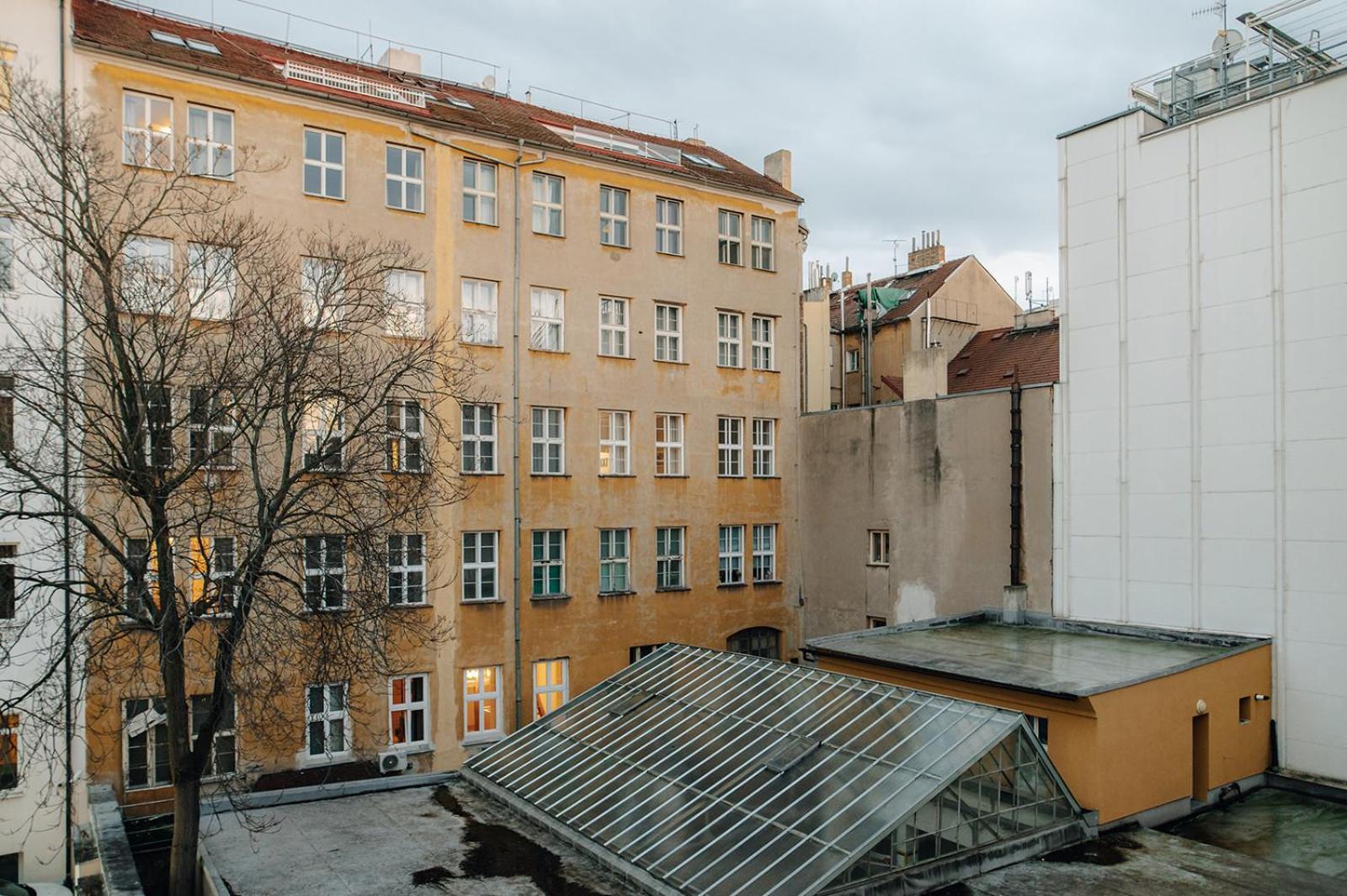 Cinematic With Pool Table & Cinema In The Heart Of Prague