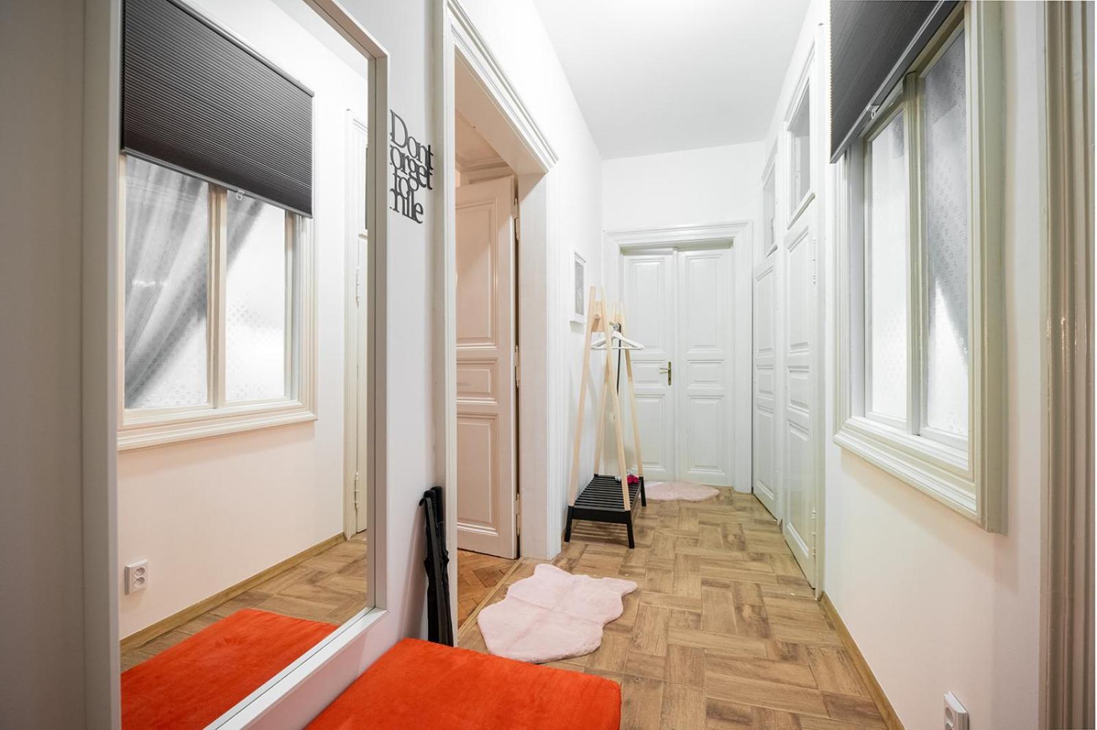Cinematic With Pool Table & Cinema In The Heart Of Prague