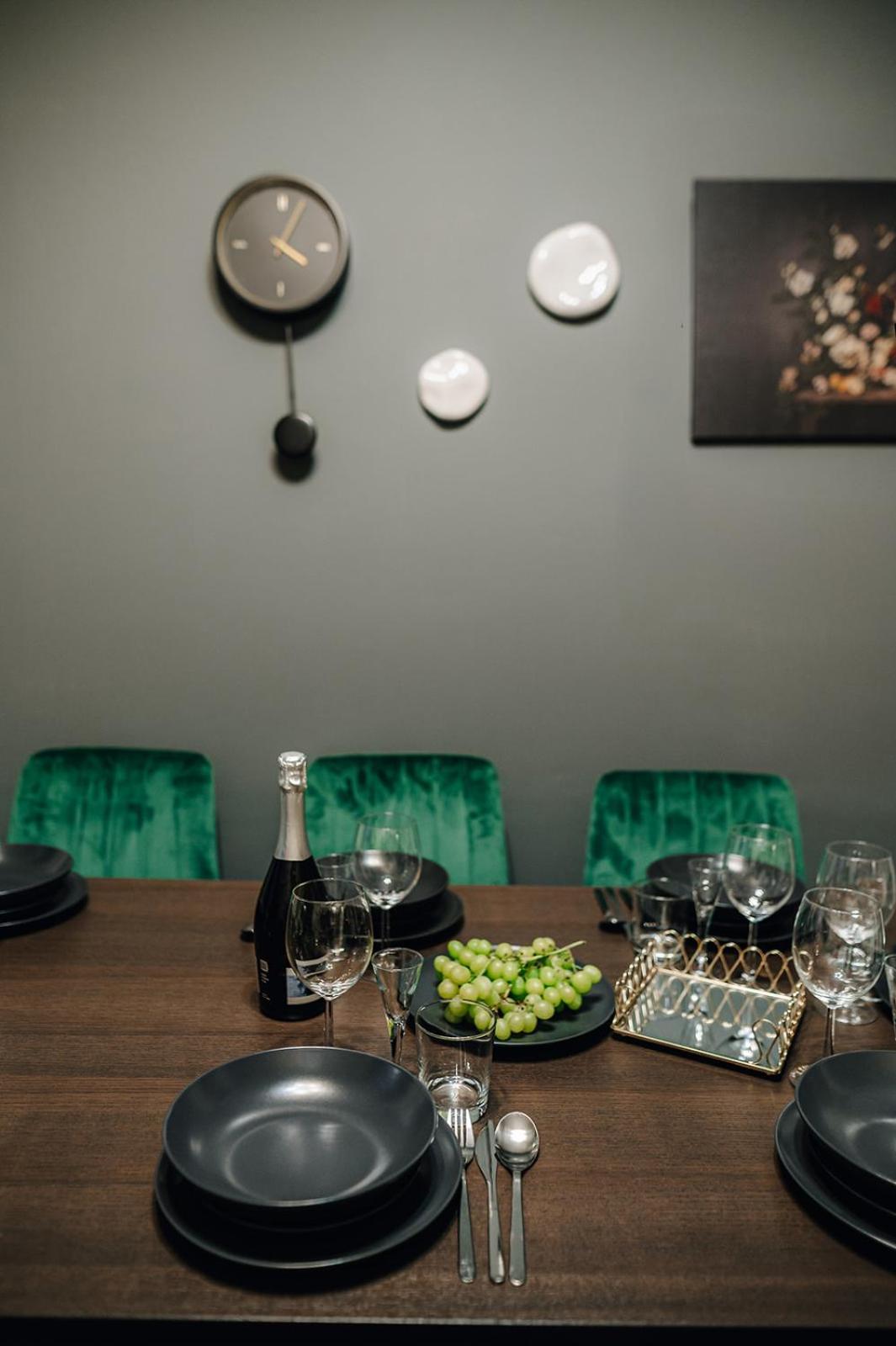 Apartment Cinematic With Pool Table & Cinema In The Heart Of