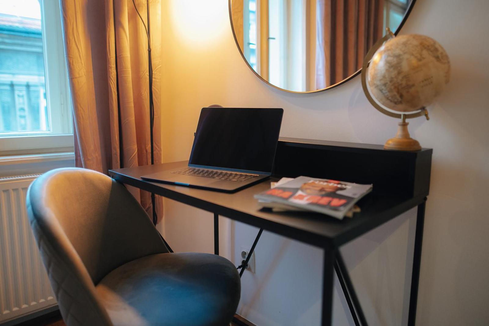 Cinematic With Pool Table & Cinema In The Heart Of Apartment *
