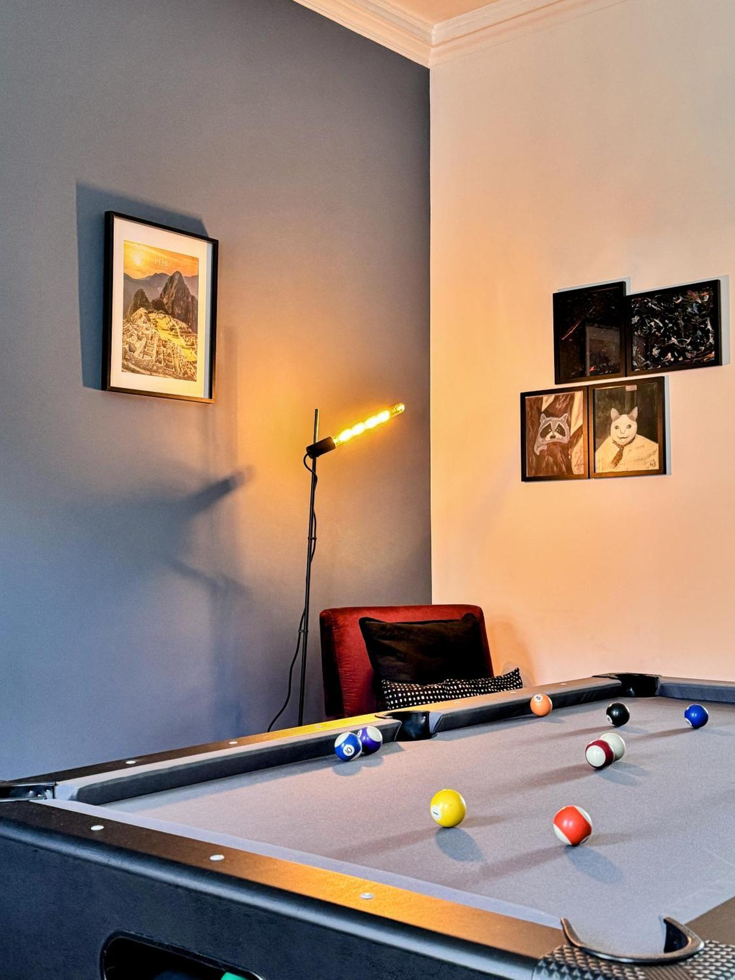 Cinematic With Pool Table & Cinema In The Heart Of Prague