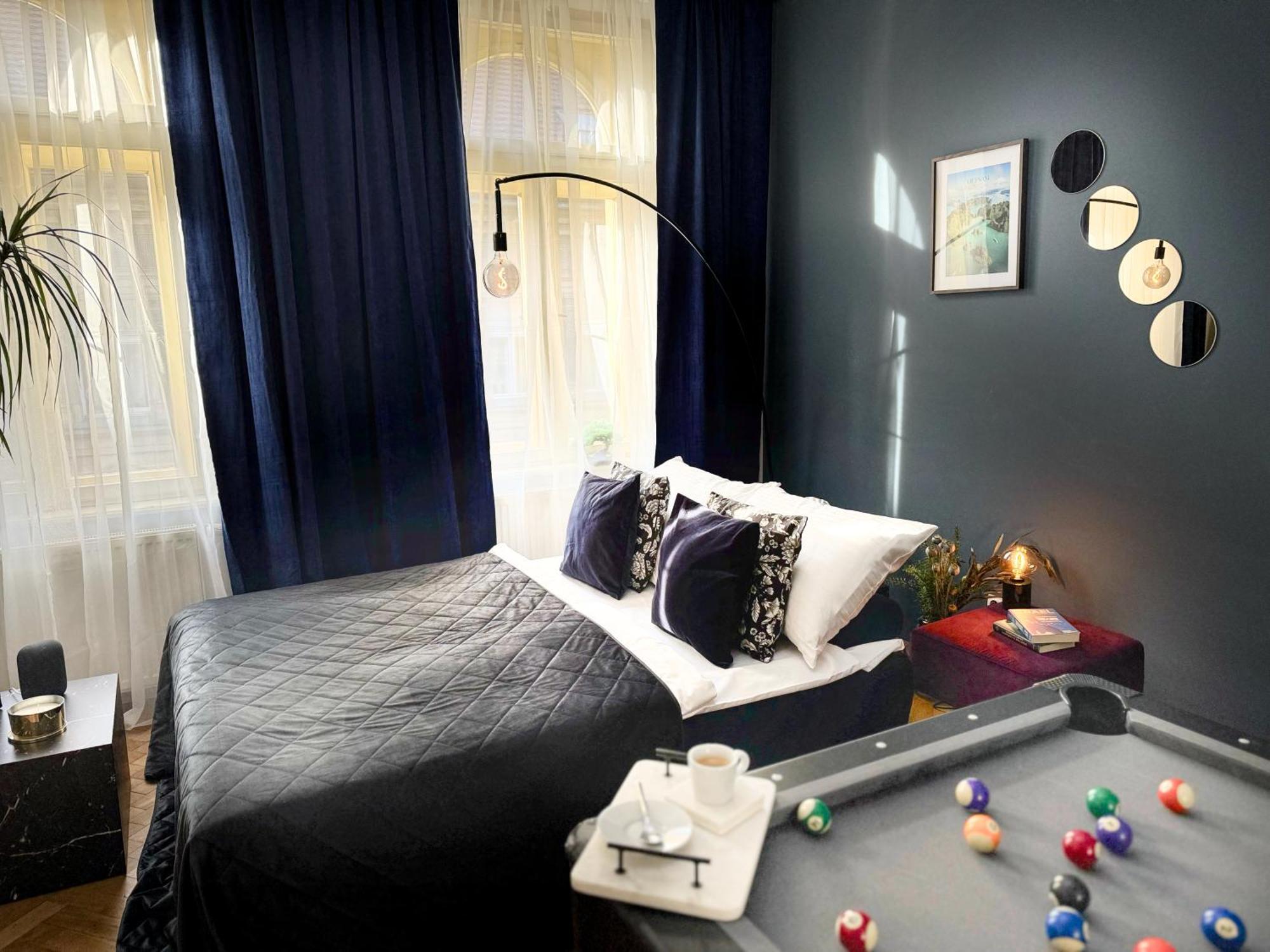 Cinematic With Pool Table & Cinema In The Heart Of Apartment *