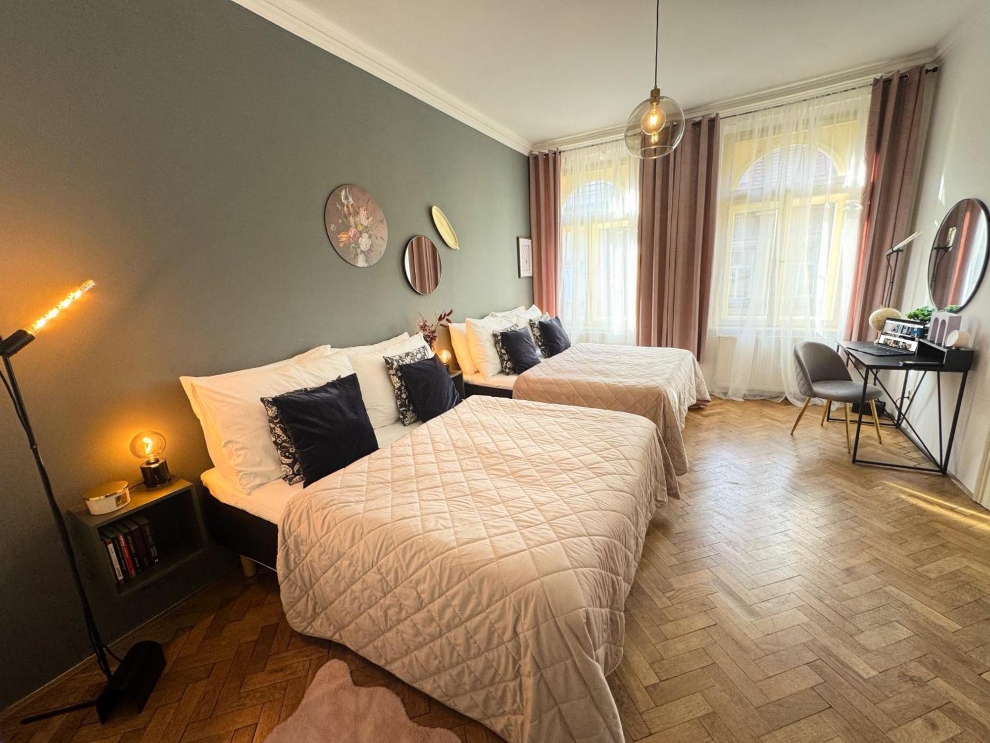 Apartment Cinematic With Pool Table & Cinema In The Heart Of *