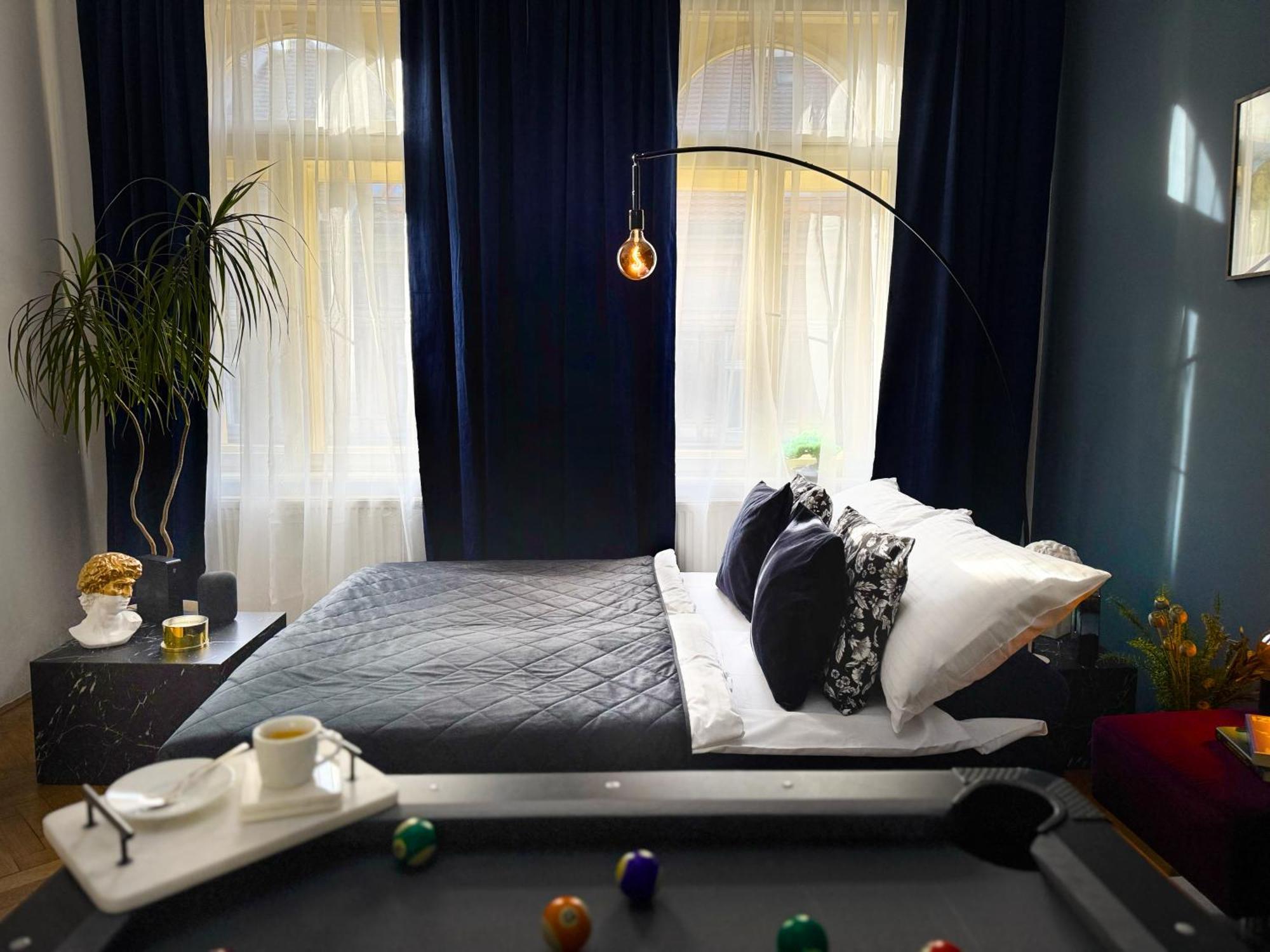 Cinematic With Pool Table & Cinema In The Heart Of *
