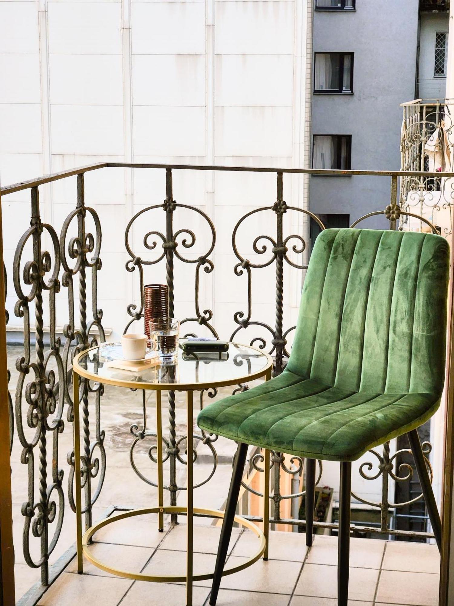 Cinematic With Pool Table & Cinema In The Heart Of Prague